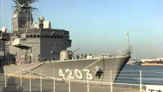 海上自衛隊　訓練支援艦　ATS-4203　てんりゅう　電燈艦飾と国旗掲揚