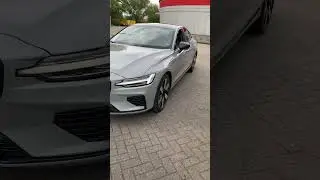 Test driving a Volvo S60 T6 2022, lovely high quality sedan didnt expect ! #volvo #s60 #t6 #shorts