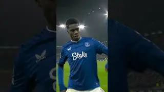 Thierno Barry hits the 'Sexy Dexy'! 🕺 #nfl #premierleague #everton #epl #football