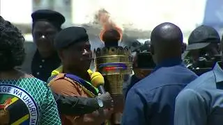 JPM alipowapa vyeti maalum wakimbiza mwenge wa uhuru kwa mwaka 2019