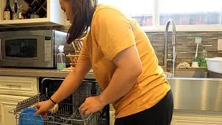 doing the dishes | VLOGTOBER DAY 19 | Laura Felicia