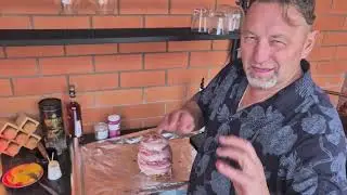 Ананас, фаршированный курицей, запечённый в беконе.| Pineapple stuffed with chicken, baked in bacon.