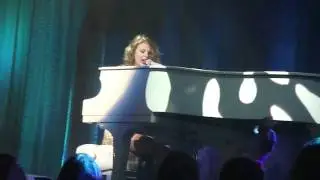 Taylor Swift concert in norway, oslo - back to december/apologize (speak now tour - 09.03.11)