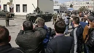 Cori e applausi a Slavianks. I filo-russi accolti da eroi