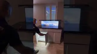 Mueble en PVC con Televisor Motorizado: Transformaci&oacute;n Total
