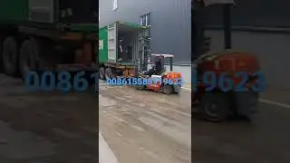 Loading vinyl flooring export in the rainy day. Made in Linyi city China