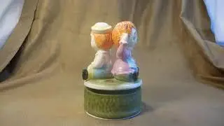 VINTAGE RAGGEDY ANN & ANDY MUSICAL CERAMIC PIECE 