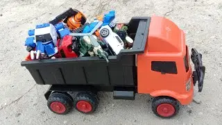 Waaaooo!!! Menemukan banyak Mainan Tobot dan Boboiboy di atas Mobil Truck guys