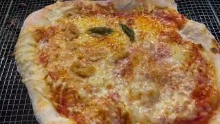 Pizza med bunn hevet i 48 timer