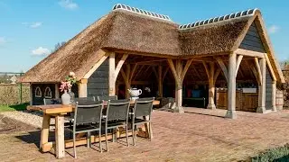 Eikentuinhuis.nl - landelijk tuinhuis met rietenkap