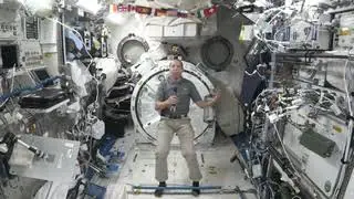 NASA Astronaut Discusses Life In Space With Columbia Space Initiative 