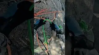 Предварительный просмотр: Безопасный спуск по веревке с помощью правильного узла соединения верев...
