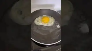 Satisfying Frying egg ASMR #short #viral #egg #sound