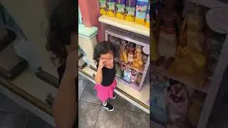 Llevamos a Navany a Disney por primera vez!! esta fue su reacci&oacute;n.