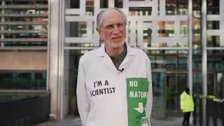 Scientists for XR protest outside Defra