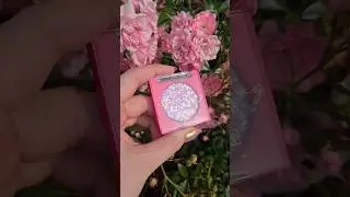 #rivaldeloop #eyeluminizer #glitter #eyeshadowtopper #eyeshadow #glittereyeshadow #lidschatten #pink