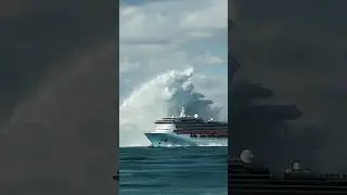What&rsquo;s That Gigantic Wave Looming Behind the Cruise Ship? #scaryocean #giantwaves #ship