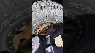 OFF-ROAD WHEELS WITH MUD TIRES ON JEEP #wheels #tires #jeep #offroad #foryou #viral #viralvideo