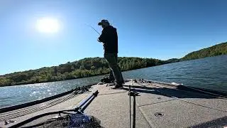 能撑住吗？6lb线挑战巨型条纹鲈！ | 6lb Challenge vs Monster Striper Bass &ndash; Epic Fight!