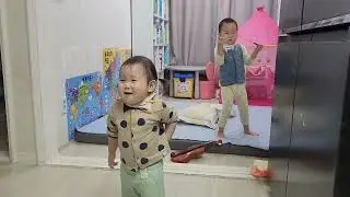 #아기남매 빙글빙글 Spinning #baby #cute #lovely #아기 #귀여운 #사랑스러운 #funny #웃긴 #naughty #개구쟁이 #미소천사