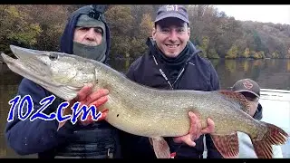 brochet 1m02 au plomb palette, lac d'&eacute;guzon.