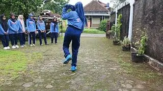 Bermain permainan tradisional EGKLEK
