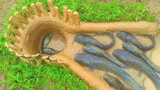 Unique Hole Fish Trap Using Bamboo - Smart Boy Build Fish Trap by Muddy Soil | Unique Fish Trap |