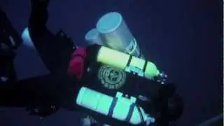 Diving 200 m / 656 ft