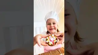 Sofia Builds a Christmas Gingerbread Train 🎄🚂