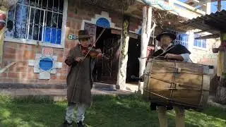 El Ritmo Ceremonial del Caporal del pueblo Salasaka. Zayri y Raymy. WhatsApp+5939882823