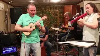 Яблочко. Группа Driver: Укулеле - Мелодика - Кахон - Гитара = Необычное звучание.