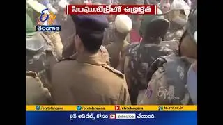 Farmers Clash With Locals at Singhu Border as Police Lathi Charge and Use Tear Gas
