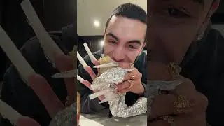 Eat chipotle with me 😋