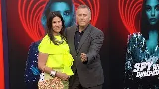 Paul Reiser and Paula Ravets 