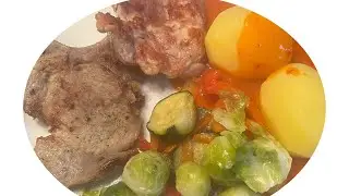 Supă pe aripi de curcan, cartofii, carne de porc și pui prăjită , sos de roșii 