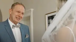 Brautvater weint beim First Look mit seiner Braut | Hochzeitsvideo | Hochzeitsfilm