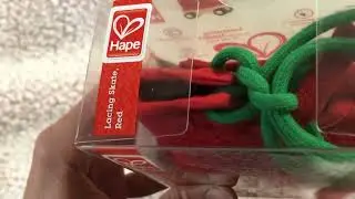 Игрушки: Красные коньки со шнуровкой
