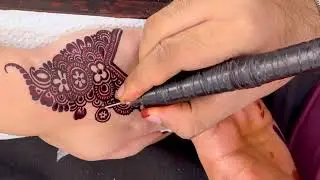 hinna expert .plz subscribe to my youtube chanal rangeen dunya