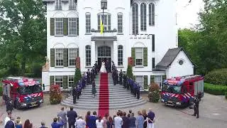 Huwelijk Mari en Anja - Brandweer Vught vormt erehaag bij huwelijk