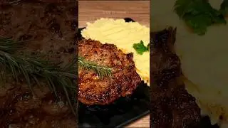 Супер сочный стейк с картофельным пюре