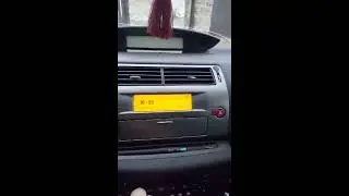 CD changer Yatour YTM06 for Citroen (No name of song on screen)
