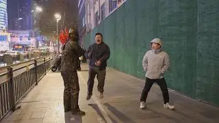 #06雕像惡作劇：差點被這個哥們踢到“傳家寶” I almost got 