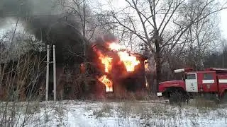 Пожар в двухэтажном доме в Перми