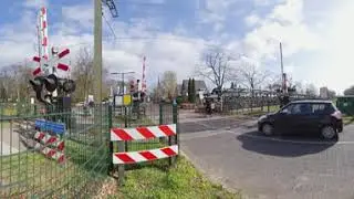 Vr 360° Spoorwegovergang Station Ermelo 😱12K😱 // Vr 360° Dutch railroad crossing Train