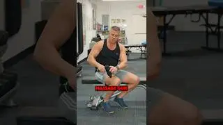 Как использовать массажный пистолет при боли в колене ‼️