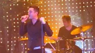 The Killers play 'I CAN'T STAY' Live in Munich