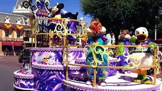 Mickey and Friends Halloween Cavalcade 2025!!! - Disneyland