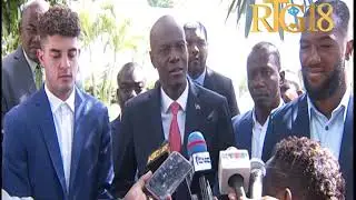 Le Président Jovenel Moïse reçoit trois joueurs de la sélection haïtienne de Football