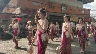 Nyenuk Ring Pura Desa Peliatan-Ubud