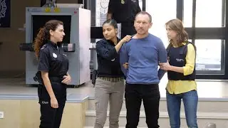 Alicia detiene a Tokarev y este ¡la dispara en comisaría! | Mejores momentos | Servir y Proteger TVE